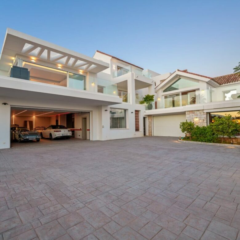 9-BEDROOM VILLA FOR SALE IN PUERTO DEL ALMENDRO, BENAHAVÍS – ULTIMATE PRIVACY & SEA VIEWS! 🌊🏡