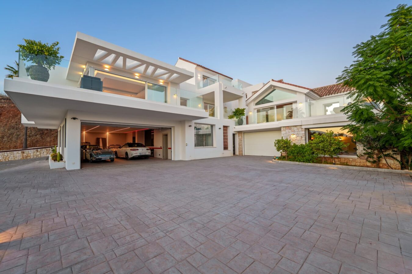 9-BEDROOM VILLA FOR SALE IN PUERTO DEL ALMENDRO, BENAHAVÍS – ULTIMATE PRIVACY & SEA VIEWS! 🌊🏡