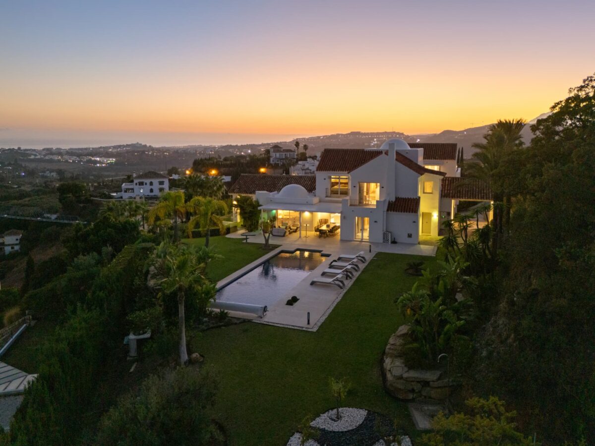 9-BEDROOM VILLA FOR SALE IN PUERTO DEL ALMENDRO, BENAHAVÍS – ULTIMATE PRIVACY & SEA VIEWS! 🌊🏡