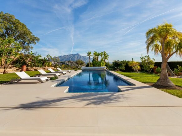9-BEDROOM VILLA FOR SALE IN PUERTO DEL ALMENDRO, BENAHAVÍS – ULTIMATE PRIVACY & SEA VIEWS! 🌊🏡