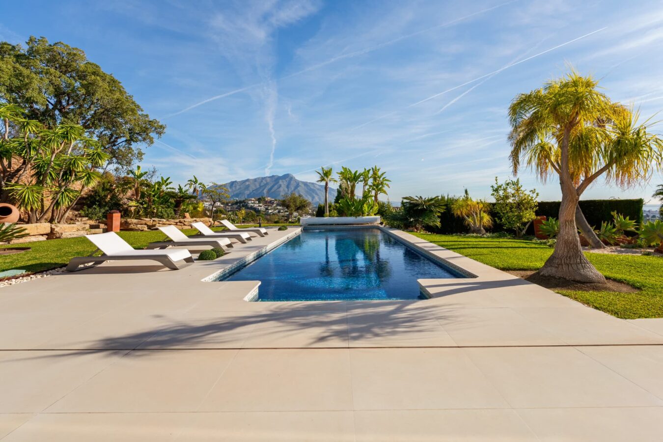 9-BEDROOM VILLA FOR SALE IN PUERTO DEL ALMENDRO, BENAHAVÍS – ULTIMATE PRIVACY & SEA VIEWS! 🌊🏡