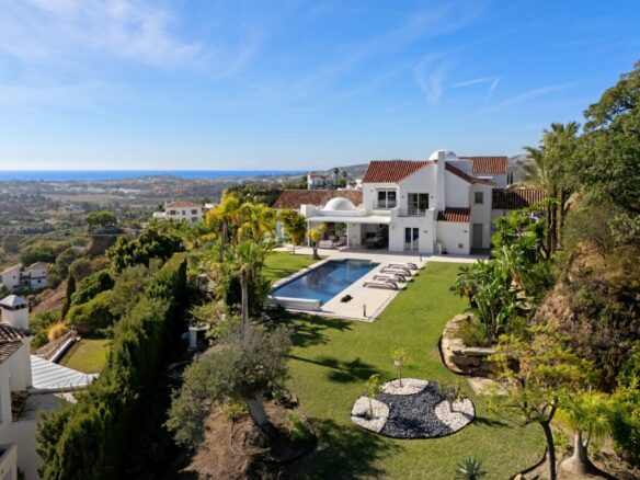 9-BEDROOM VILLA FOR SALE IN PUERTO DEL ALMENDRO, BENAHAVÍS – ULTIMATE PRIVACY & SEA VIEWS! 🌊🏡