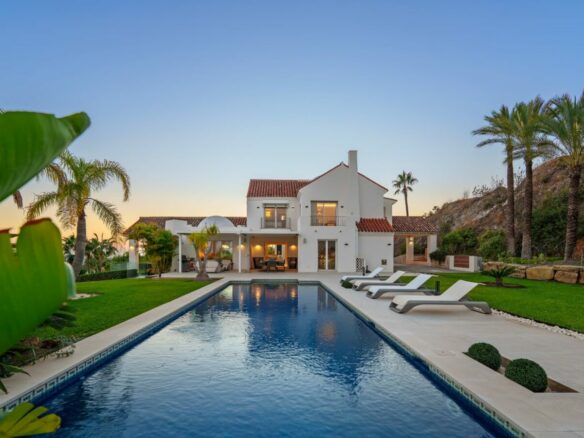 9-BEDROOM VILLA FOR SALE IN PUERTO DEL ALMENDRO, BENAHAVÍS – ULTIMATE PRIVACY & SEA VIEWS! 🌊🏡