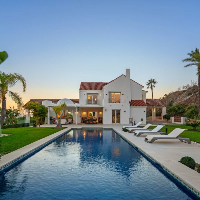 9-BEDROOM VILLA FOR SALE IN PUERTO DEL ALMENDRO, BENAHAVÍS – ULTIMATE PRIVACY & SEA VIEWS! 🌊🏡