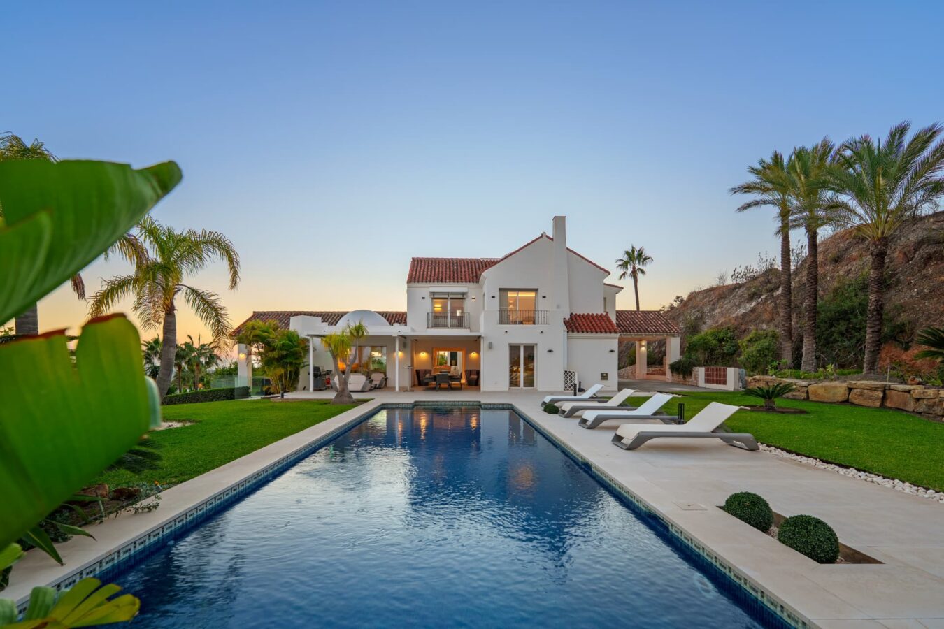 9-BEDROOM VILLA FOR SALE IN PUERTO DEL ALMENDRO, BENAHAVÍS – ULTIMATE PRIVACY & SEA VIEWS! 🌊🏡