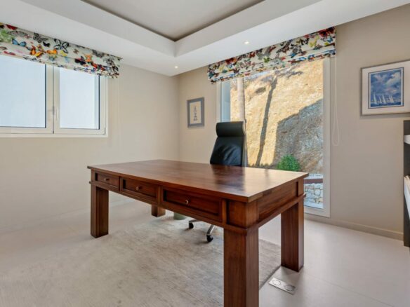 9-BEDROOM VILLA FOR SALE IN PUERTO DEL ALMENDRO, BENAHAVÍS – ULTIMATE PRIVACY & SEA VIEWS! 🌊🏡