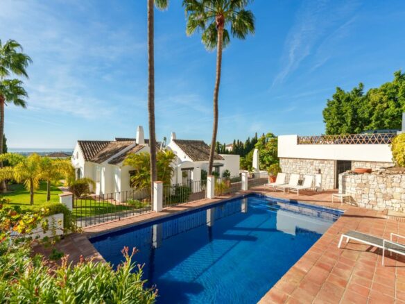 9-BEDROOM VILLA FOR SALE IN PUERTO DEL ALMENDRO, BENAHAVÍS – ULTIMATE PRIVACY & SEA VIEWS! 🌊🏡