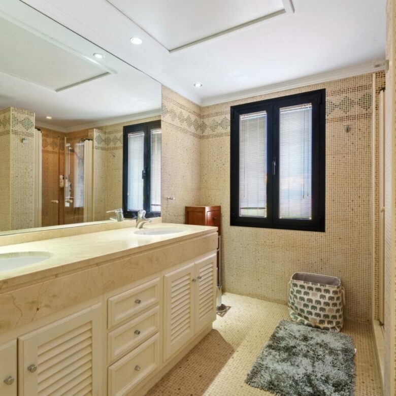9-BEDROOM VILLA FOR SALE IN PUERTO DEL ALMENDRO, BENAHAVÍS – ULTIMATE PRIVACY & SEA VIEWS! 🌊🏡