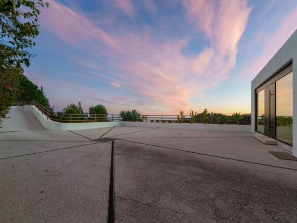 Villa for Sale in El Madroñal, Benahavís 🇪🇸 Contemporary Villa with  Panoramic Views