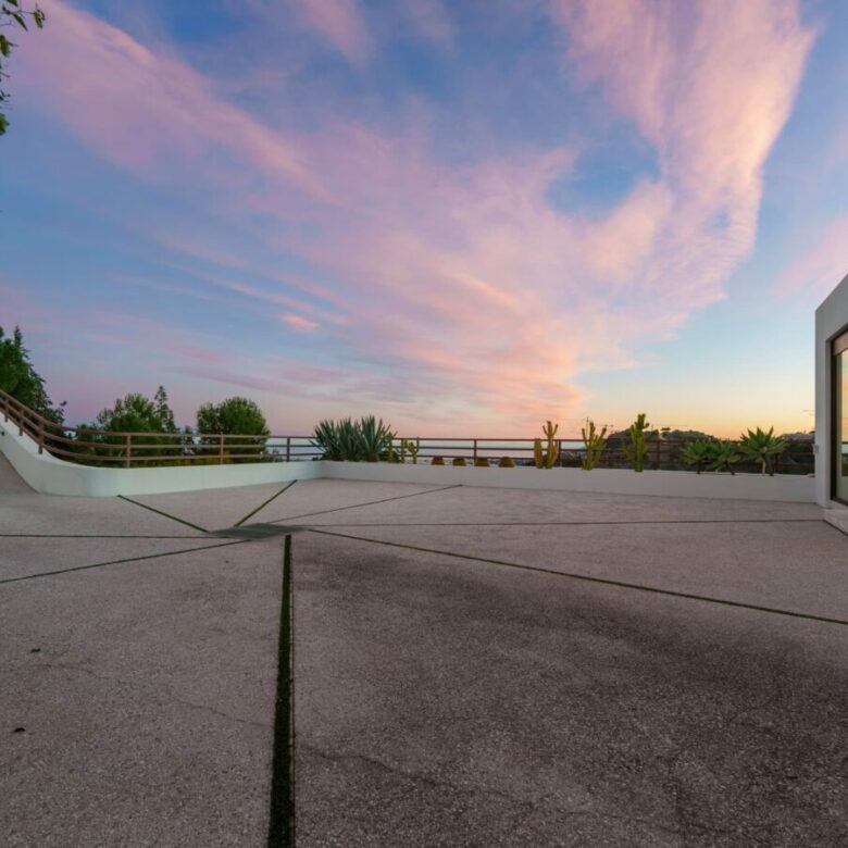 Villa for Sale in El Madroñal, Benahavís 🇪🇸 Contemporary Villa with  Panoramic Views