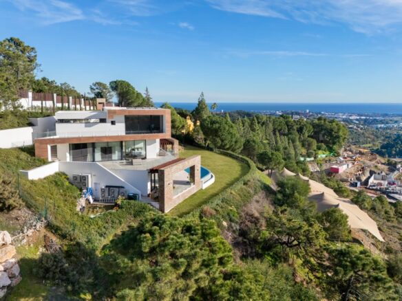 Villa for Sale in El Madroñal, Benahavís 🇪🇸 Contemporary Villa with  Panoramic Views