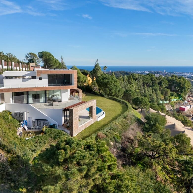 Villa for Sale in El Madroñal, Benahavís 🇪🇸 Contemporary Villa with  Panoramic Views