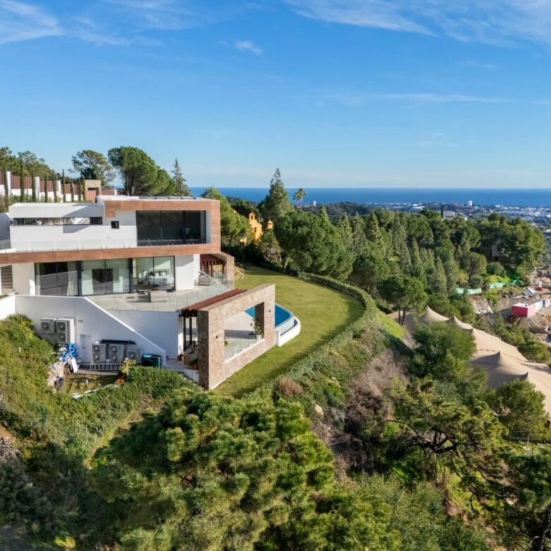 Villa for Sale in El Madroñal, Benahavís 🇪🇸 Contemporary Villa with  Panoramic Views