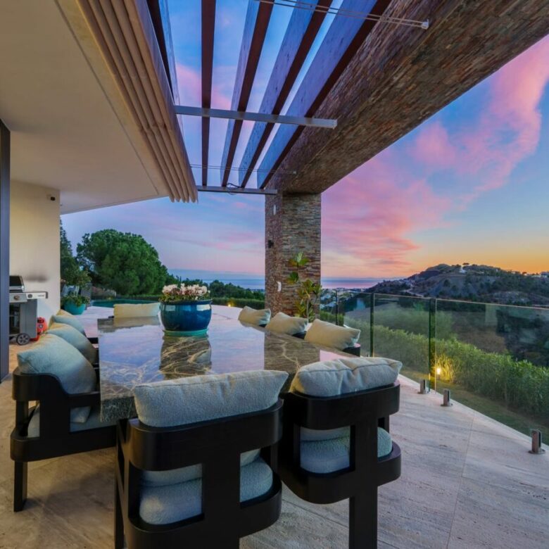 Villa for Sale in El Madroñal, Benahavís 🇪🇸 Contemporary Villa with  Panoramic Views