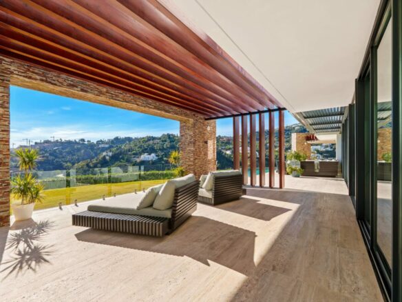 Villa for Sale in El Madroñal, Benahavís 🇪🇸 Contemporary Villa with  Panoramic Views