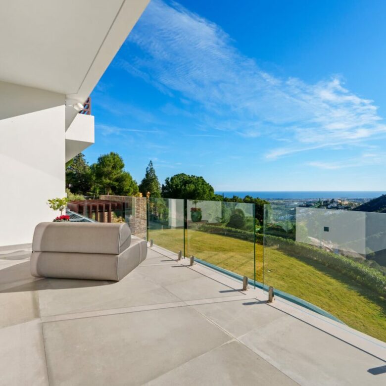 Villa for Sale in El Madroñal, Benahavís 🇪🇸 Contemporary Villa with  Panoramic Views