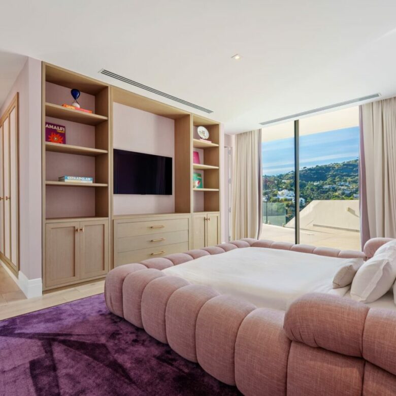 Villa for Sale in El Madroñal, Benahavís 🇪🇸 Contemporary Villa with  Panoramic Views