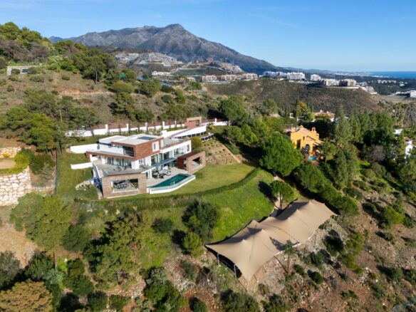 Villa for Sale in El Madroñal, Benahavís 🇪🇸 Contemporary Villa with  Panoramic Views