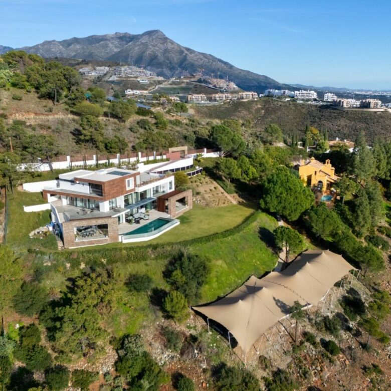 Villa for Sale in El Madroñal, Benahavís 🇪🇸 Contemporary Villa with  Panoramic Views