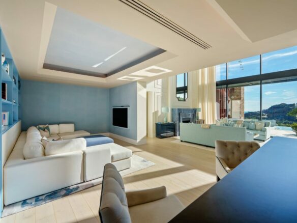 Villa for Sale in El Madroñal, Benahavís 🇪🇸 Contemporary Villa with  Panoramic Views