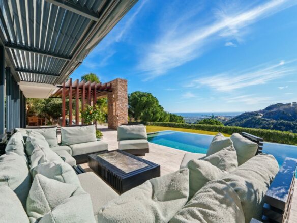Villa for Sale in El Madroñal, Benahavís 🇪🇸 Contemporary Villa with  Panoramic Views