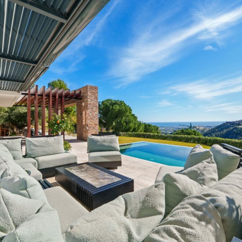 Villa for Sale in El Madroñal, Benahavís 🇪🇸 Contemporary Villa with  Panoramic Views