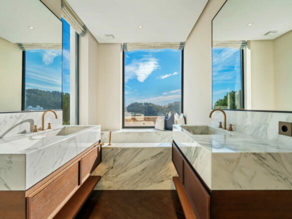 Villa for Sale in El Madroñal, Benahavís 🇪🇸 Contemporary Villa with  Panoramic Views