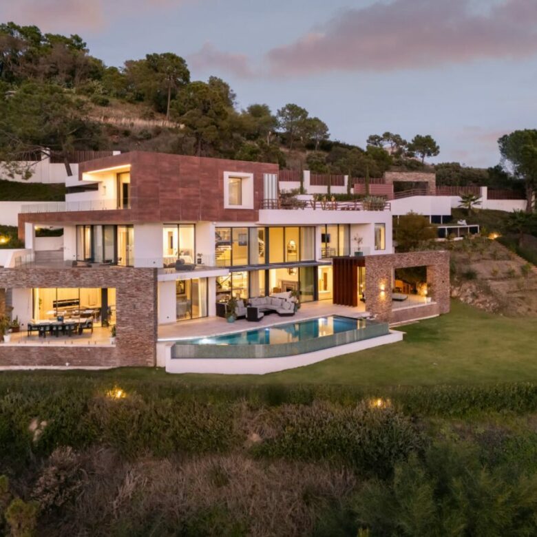 Villa for Sale in El Madroñal, Benahavís 🇪🇸 Contemporary Villa with  Panoramic Views