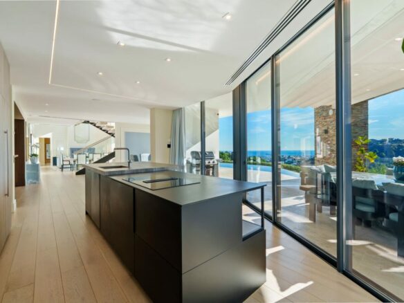 Villa for Sale in El Madroñal, Benahavís 🇪🇸 Contemporary Villa with  Panoramic Views