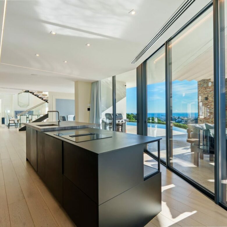 Villa for Sale in El Madroñal, Benahavís 🇪🇸 Contemporary Villa with  Panoramic Views