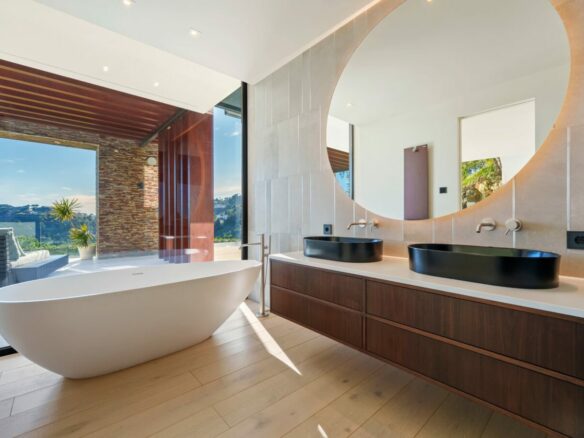 Villa for Sale in El Madroñal, Benahavís 🇪🇸 Contemporary Villa with  Panoramic Views