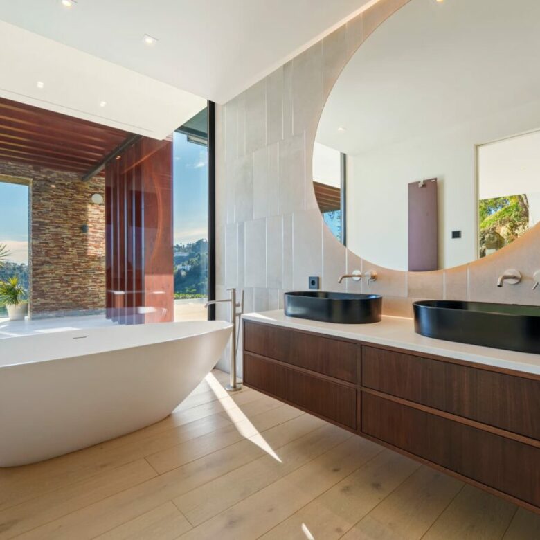Villa for Sale in El Madroñal, Benahavís 🇪🇸 Contemporary Villa with  Panoramic Views