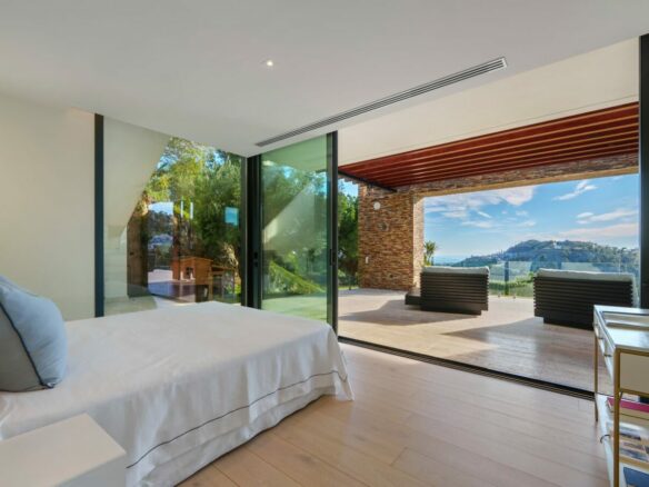Villa for Sale in El Madroñal, Benahavís 🇪🇸 Contemporary Villa with  Panoramic Views