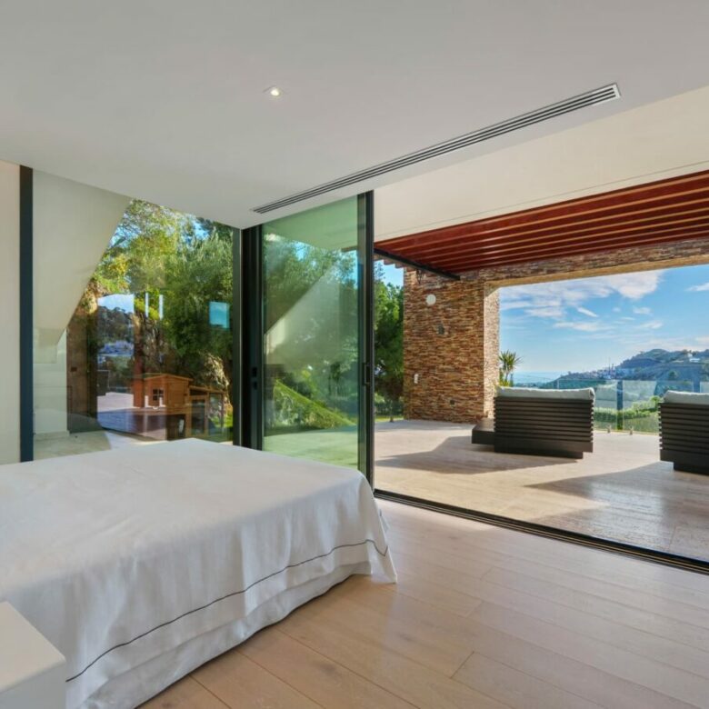 Villa for Sale in El Madroñal, Benahavís 🇪🇸 Contemporary Villa with  Panoramic Views