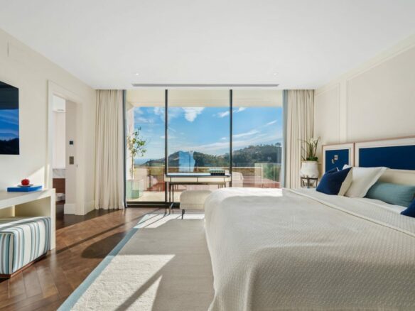 Villa for Sale in El Madroñal, Benahavís 🇪🇸 Contemporary Villa with  Panoramic Views
