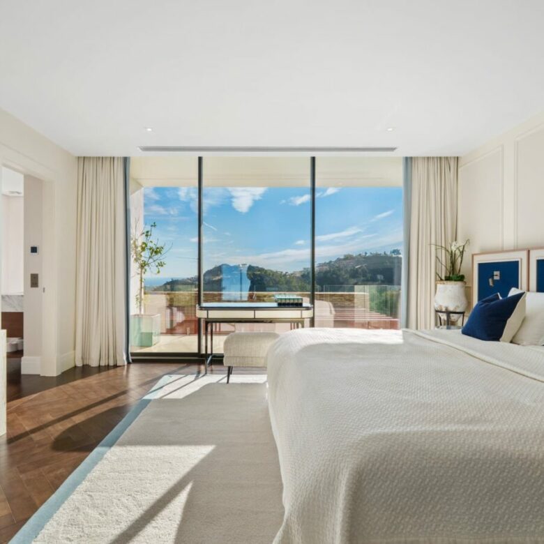 Villa for Sale in El Madroñal, Benahavís 🇪🇸 Contemporary Villa with  Panoramic Views