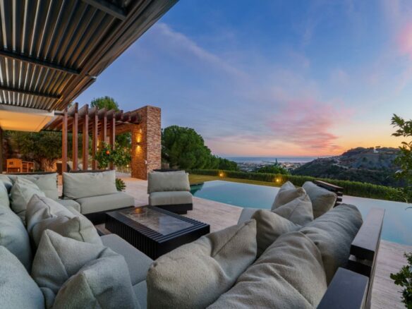 Villa for Sale in El Madroñal, Benahavís 🇪🇸 Contemporary Villa with  Panoramic Views