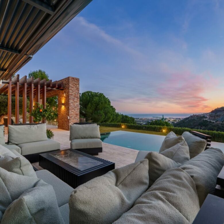 Villa for Sale in El Madroñal, Benahavís 🇪🇸 Contemporary Villa with  Panoramic Views