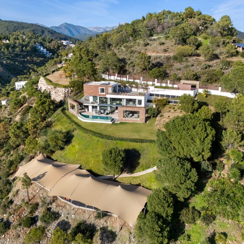 Villa for Sale in El Madroñal, Benahavís 🇪🇸 Contemporary Villa with  Panoramic Views