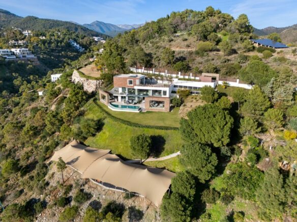 Villa for Sale in El Madroñal, Benahavís 🇪🇸 Contemporary Villa with  Panoramic Views