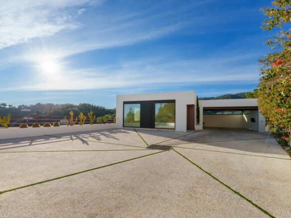Villa for Sale in El Madroñal, Benahavís 🇪🇸 Contemporary Villa with  Panoramic Views