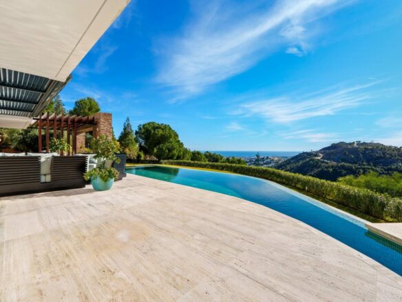 Villa for Sale in El Madroñal, Benahavís 🇪🇸 Contemporary Villa with  Panoramic Views
