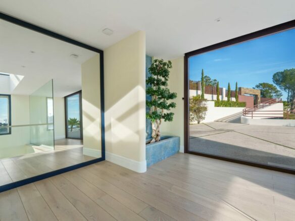 Villa for Sale in El Madroñal, Benahavís 🇪🇸 Contemporary Villa with  Panoramic Views