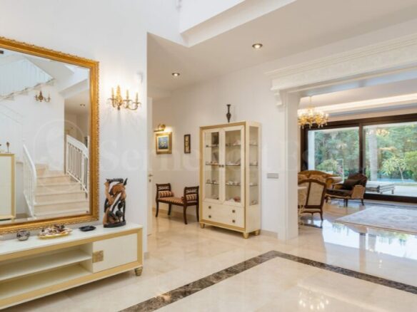 For sale Beachside Modern Dream Home Villa in Exclusive Guadalmina Baja 🇪🇸🏖️.