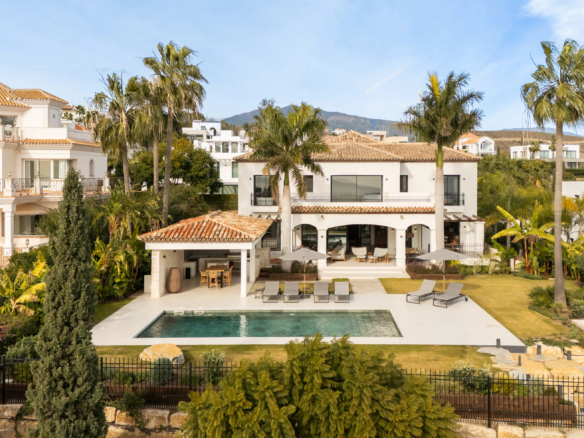 For Sale: Turnkey Luxury Villa with Panoramic Sea Views in Gated Community 🌊🏡✨ 🇪🇸