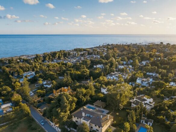 For sale Beachside Modern Dream Home Villa in Exclusive Guadalmina Baja 🇪🇸🏖️.