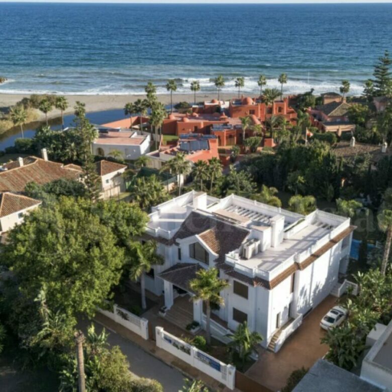 For sale Beachside Modern Dream Home Villa in Exclusive Guadalmina Baja 🇪🇸🏖️.
