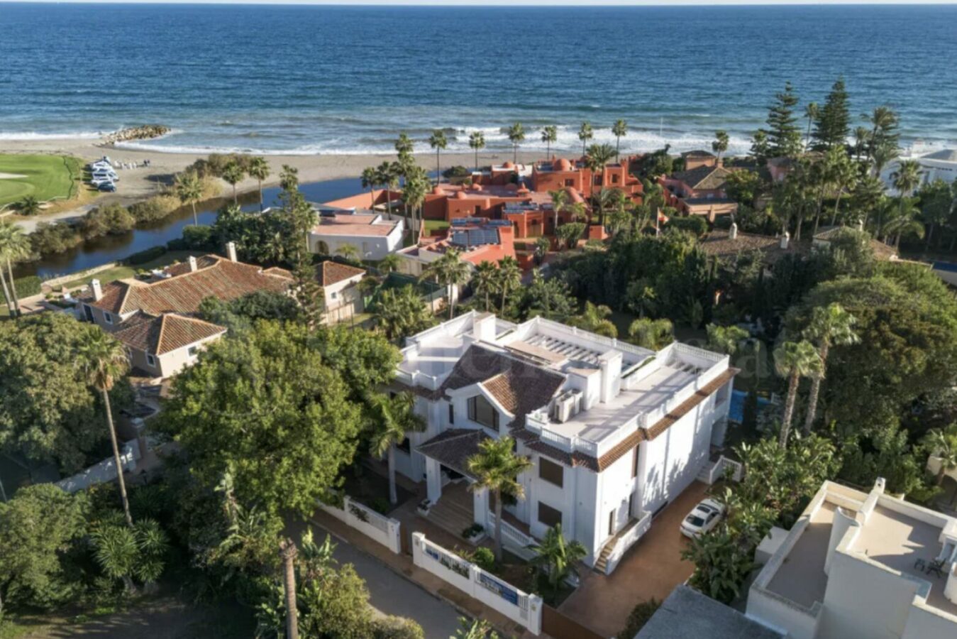 for-sale-beachside-modern-dream-home-villa-in-exclusive-guadalmina-baja 2026-02-18 at 16.31.43 For sale Beachside Modern Dream Home Villa in Exclusive Guadalmina Baja πͺπΈποΈ.