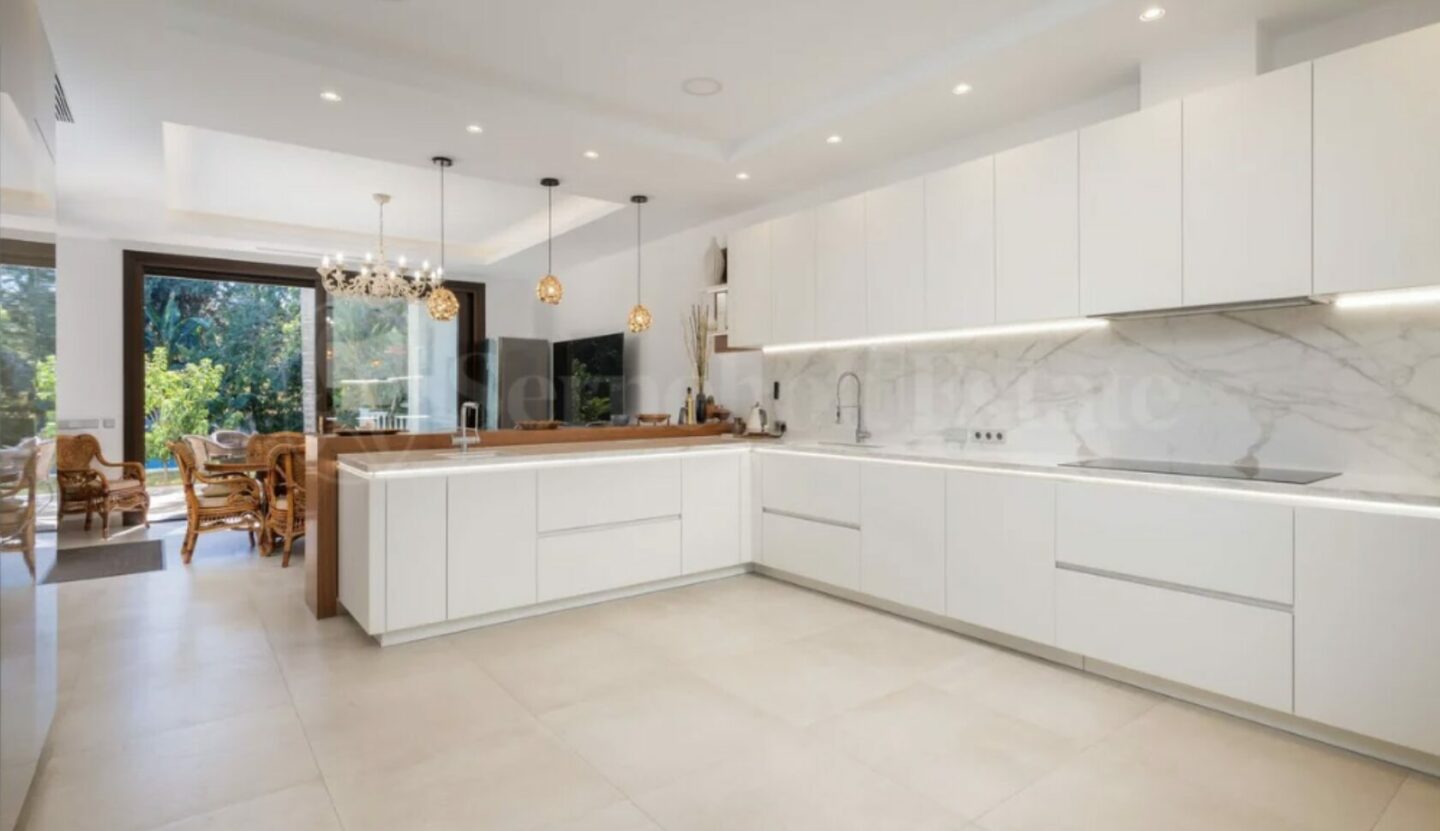 for-sale-beachside-modern-dream-home-villa-in-exclusive-guadalmina-baja 2026-02-18 at 16.31.52 For sale Beachside Modern Dream Home Villa in Exclusive Guadalmina Baja πͺπΈποΈ.