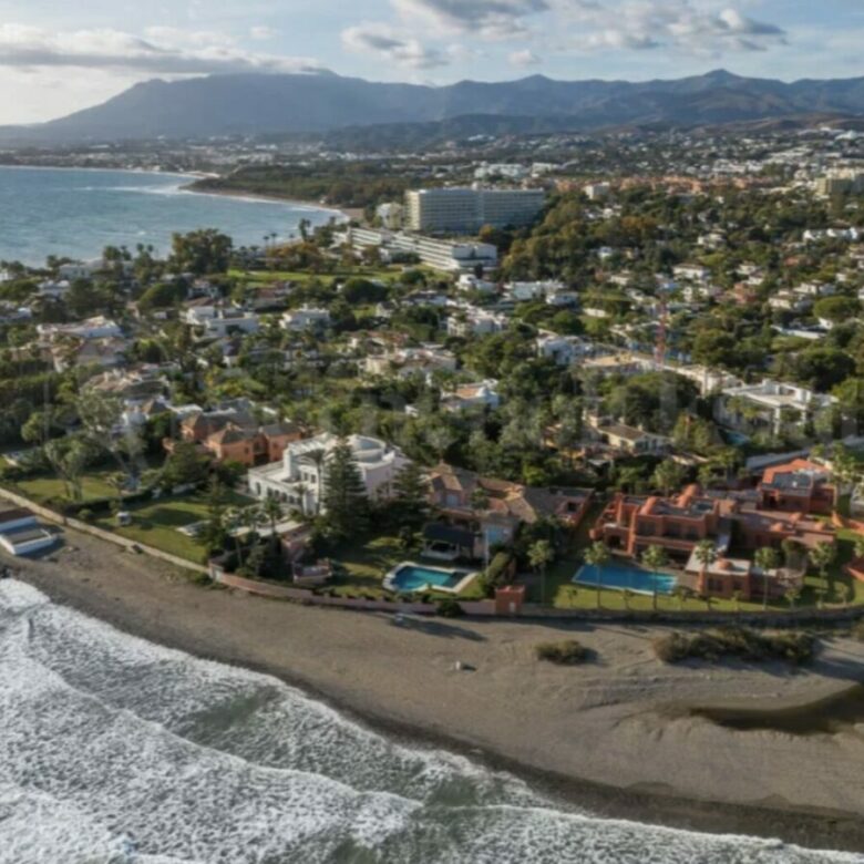 For sale Beachside Modern Dream Home Villa in Exclusive Guadalmina Baja 🇪🇸🏖️.